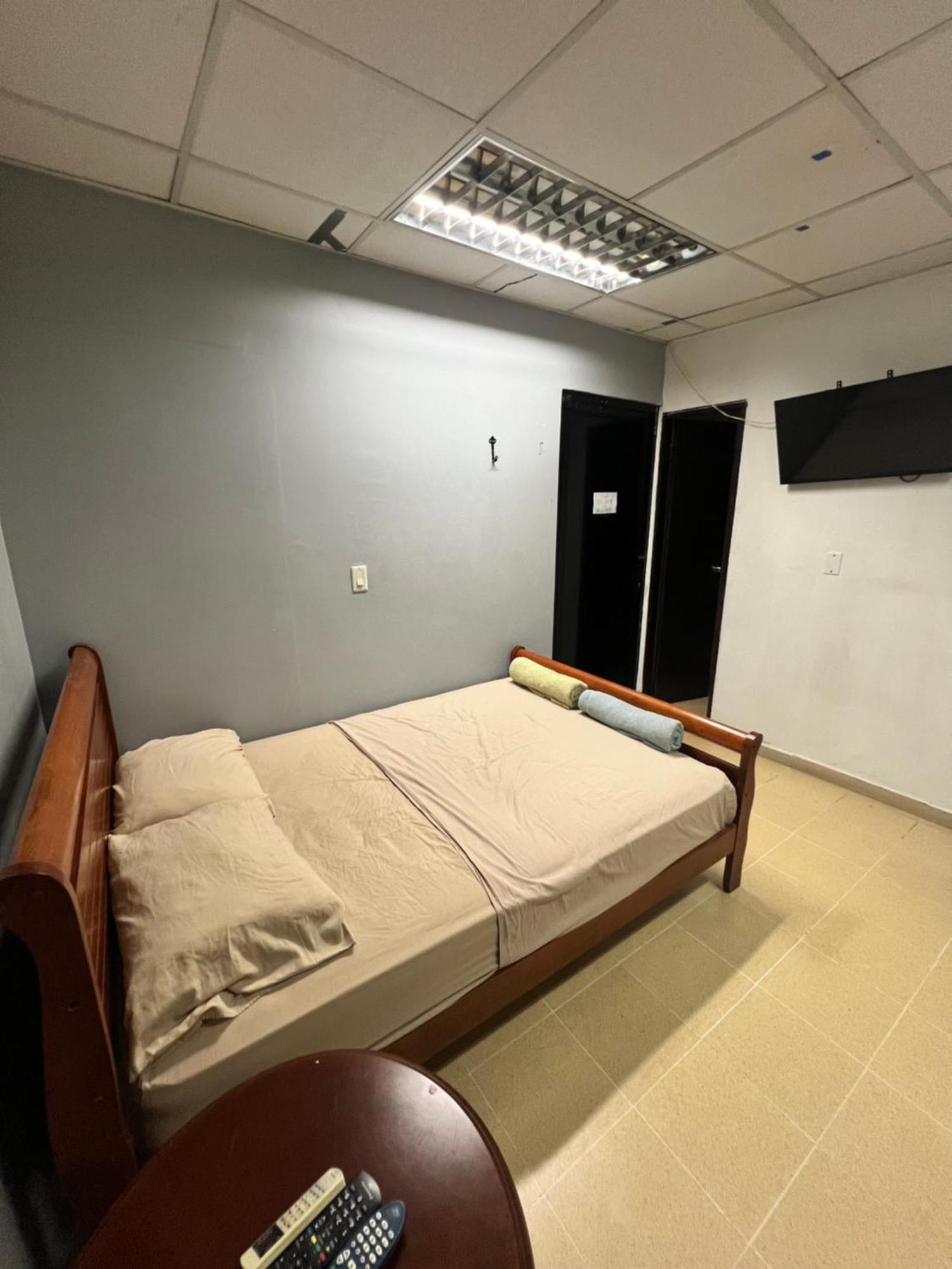 Panama Hat Hostel *